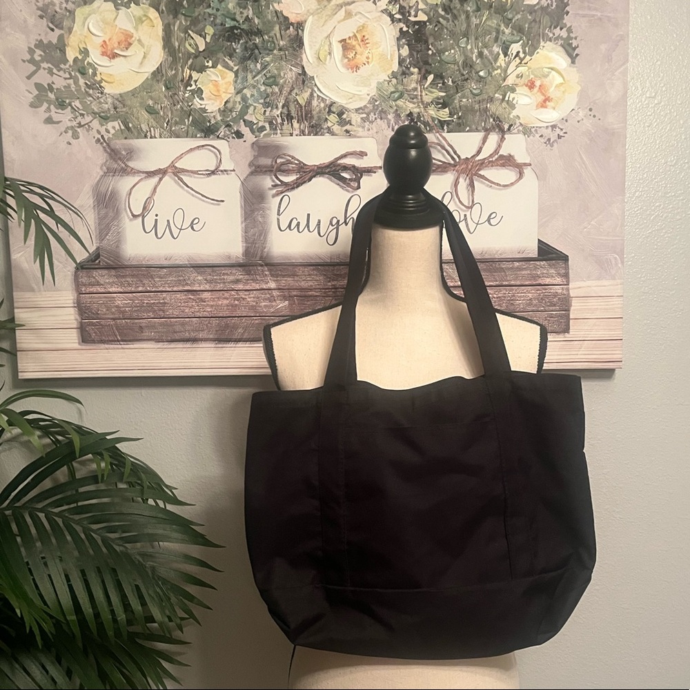 👜Black Tote with Front Deep Pocket